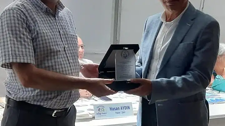 Burhaniyeli tarihçi yazar Bicik'e belediye teşekkürü