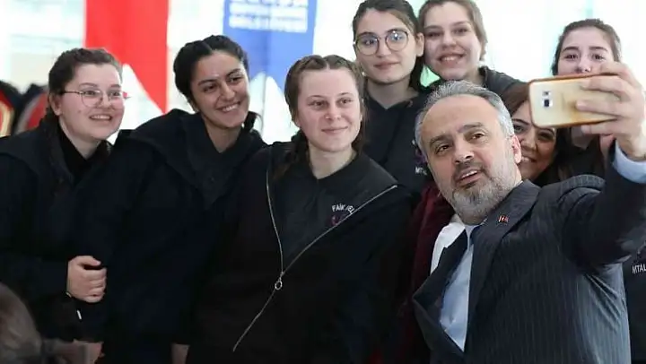 Bursa Büyükşehir'den 3 bin üniversite öğrencisine burs desteği