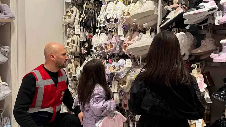 Bursa'da 776 öksüz ve yetim çocuğa bayram sevinci