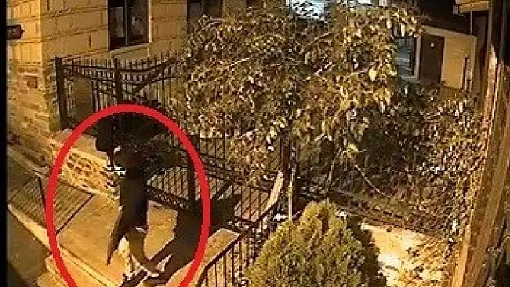 Bursa'da camideki hırsızlık güvenlik kameralarına yansıdı
