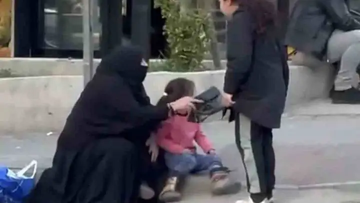 Bursa'da dilencilerin yer kavgası kamerada