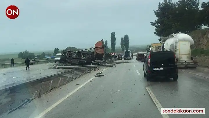 Bursa'da hafriyat yüklü tır devrildikten sonra 100 metre sürüklendi