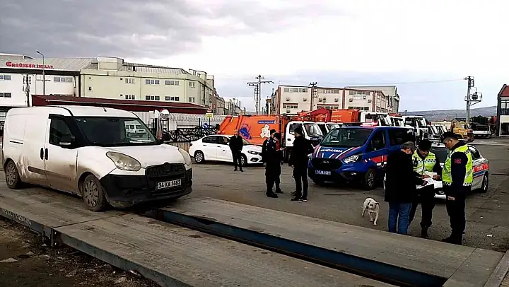 Bursa'da jandarma 700 kilo kaçak sakatat ele geçirdi