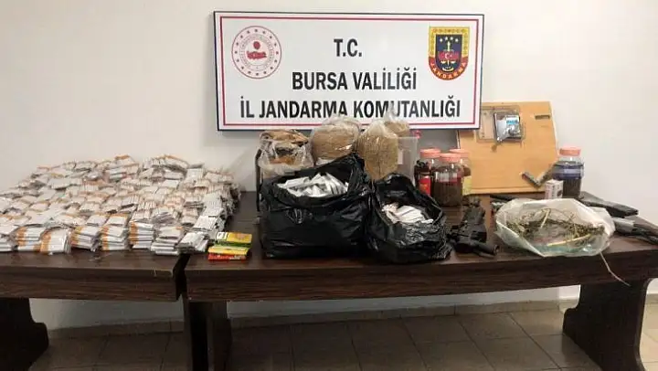 Bursa'da kaçak sigara operasyonu: 2 gözaltı