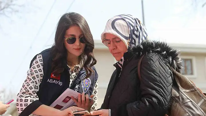 Bursa'da kadına şiddetle mücadelede kadın polisler kolları sıvadı