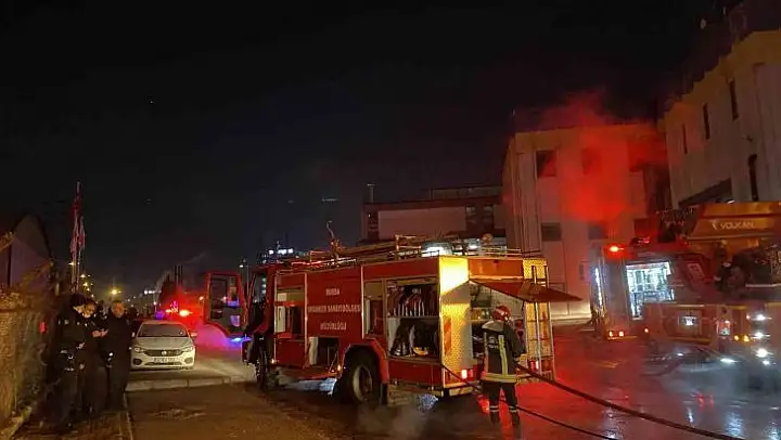 Bursa'da korkutan yangın 5 saat sonra kontrol altına alındı