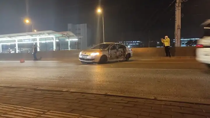 Bursa'da makas atan otomobil metro istasyonuna çarptı