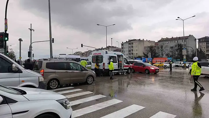 Bursa'da minibüs özel halk otobüsüne çarptı