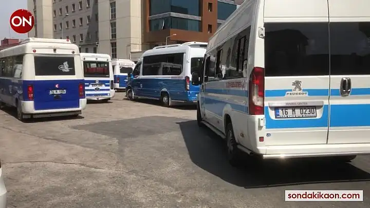 Bursa'da minibüsçülerin sopalarla yolcu kavgası