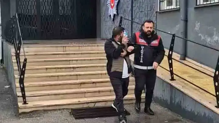 Bursa'da oto faresine operasyon: Çaldığı malzemelerle yakalandı