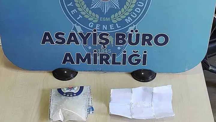 Bursa'da polisten kaçan otomobilden uyuşturucu çıktı