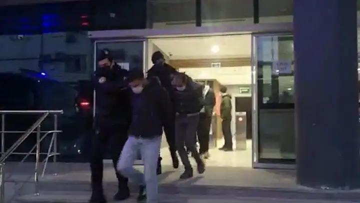Bursa'da şafak vakti uyuşturucu operasyonunda 34 kişi tutuklanarak cezaevine gönderildi