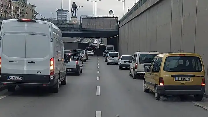 Bursa'da sürücülerin fermuar sistemi büyük alkış aldı