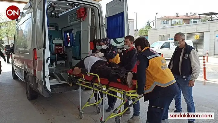 Bursa'da taşıdığı malzemelerin altında kalan işçi yaralandı