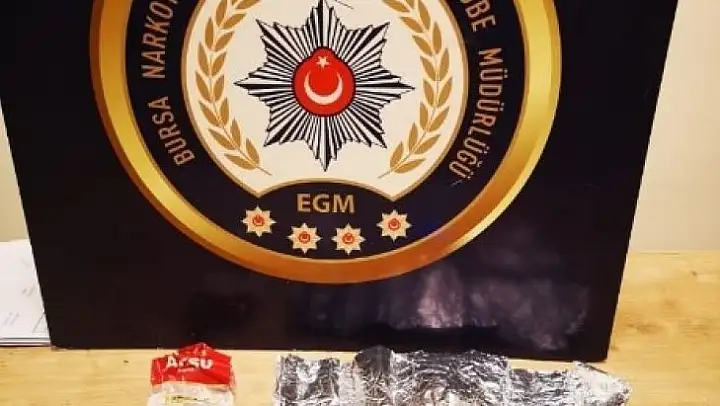 Bursa'da uyuşturucu baskınına giden narkotik timlerine alkışlı destek