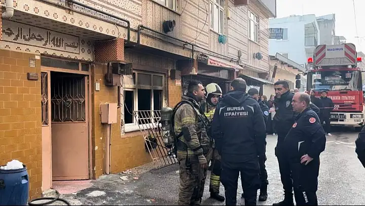 Bursa'da yangında can pazarı...2 si çocuk 4 kişi kurtarıldı