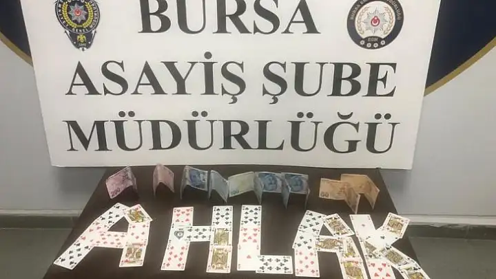 Bursa'da yeni yıla kumar oynayarak girenlere polis baskını