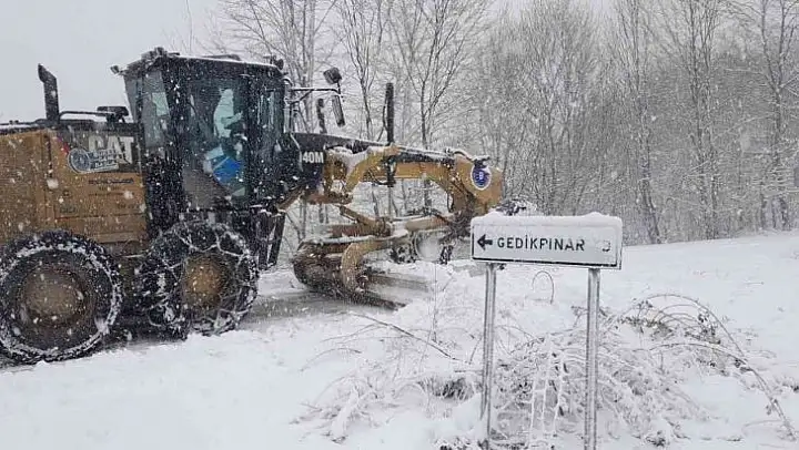 Bursa'da yoğun kar mesaisi