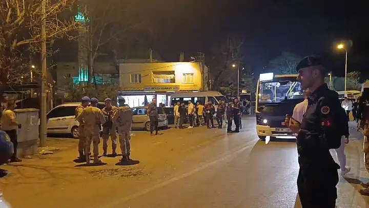 Bursa'da yol verme kavgasına mahalleli karıştı, ortalık meydan muharebesine döndü
