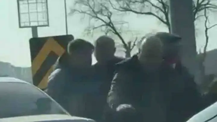 Bursa'da yol verme kavgasında yumruklar havada uçuştu