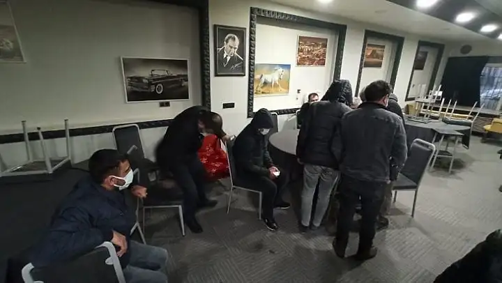 Bursa'daki kumar baskınında kıraathane sahibinin polislere cevabı 'pes' dedirtti