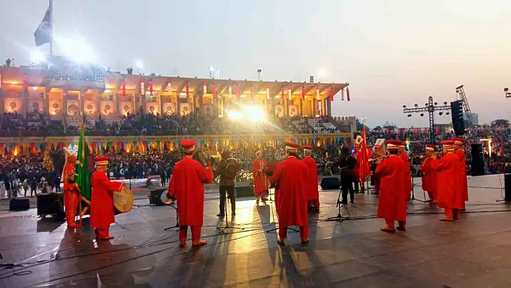 Bursa Mehter Takımı Pakistan'da da gönülleri fethetti