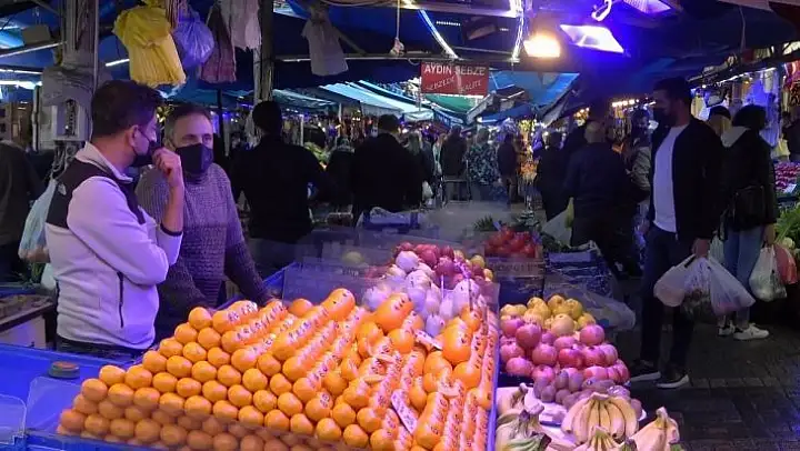 Bursa'nın çarşı ve pazarlarında 80 saatlik kısıtlama öncesi yoğunluk