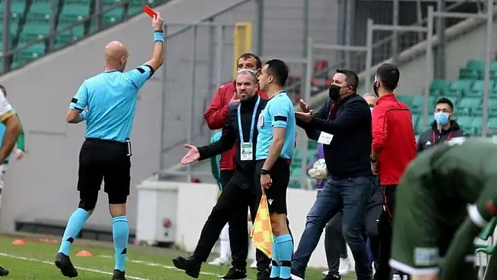 Bursaspor ile Ankaraspor maçlarında bu sezon toplam 138 sarı, 7 kırmızı kart çıktı