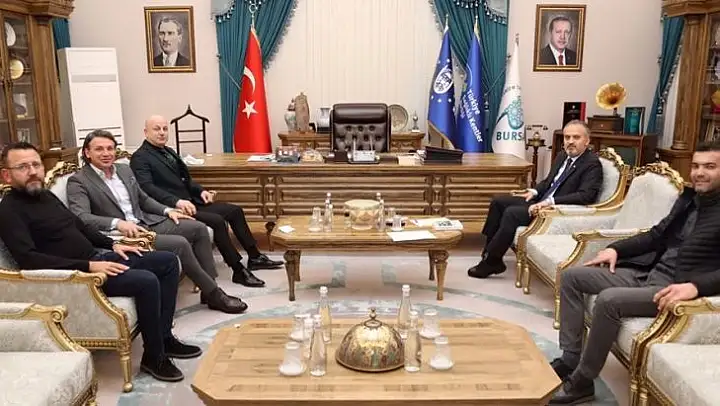 Bursaspor Kulübü, Büyükşehir Belediye Başkanı Alinur Aktaş'ı ziyaret etti