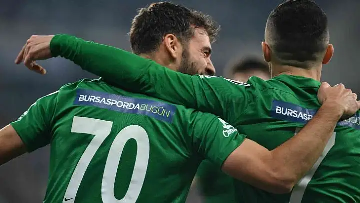 Bursaspor sahasında Royal Hastanesi Bandırmaspor'u konuk ediyor
