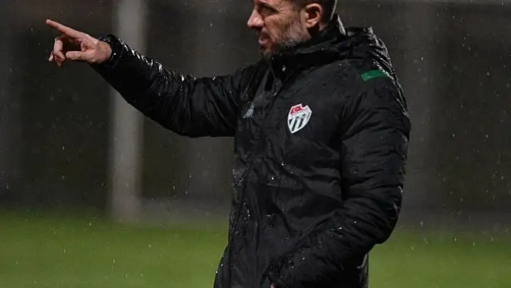 Bursaspor Teknik Direktörü Mustafa Er: 'Avrupa Bursaspor'u takip ediyor'