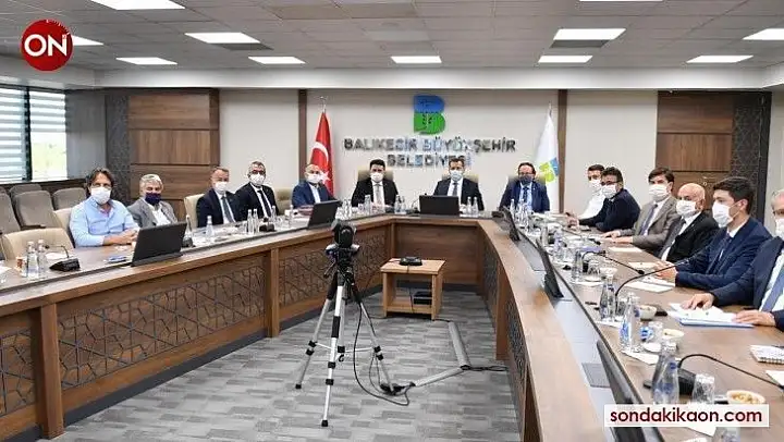 Büyükşehir Belediyeden Karesi ve Altıeylül'e sıcak asfalt