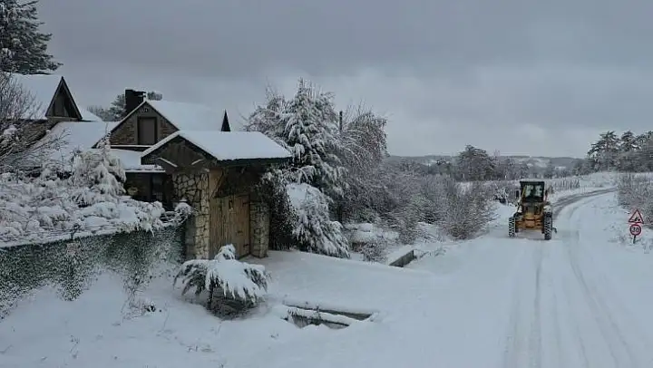 Büyükşehir'den karla kesintisiz mücadele