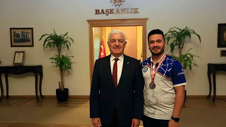 Büyükşehir okçularından Avrupa'da büyük başarı