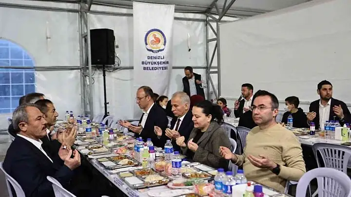 Büyükşehrin iftar çadırı ilk gün binlerce vatandaşı ağırladı