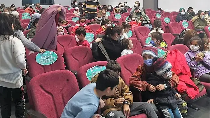 Çameli'nde çocuklar sinema keyfini yaşadı