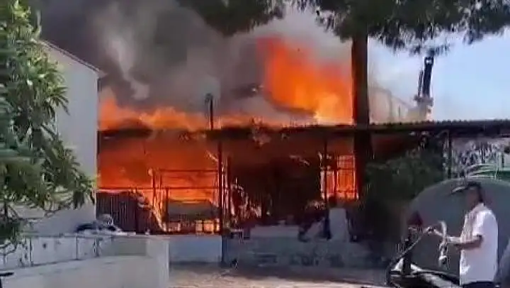 Cami lojmanında çıkan yangında imamın annesi öldü
