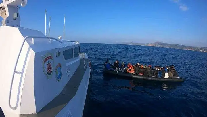 Çanakkale açılarında 35 düzensiz göçmen kurtarıldı