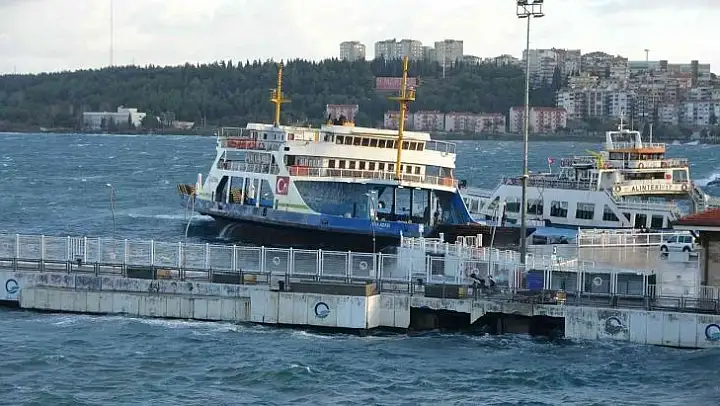 Çanakkale Boğazı'nda feribot seferleri yeniden başladı