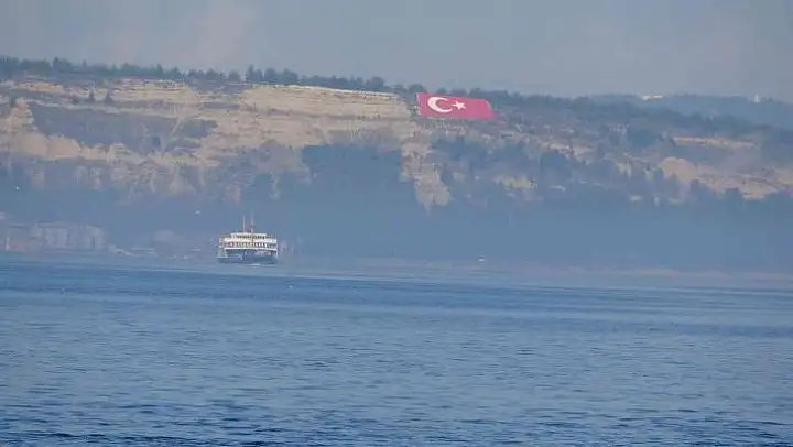 Çanakkale Boğazı sis nedeniyle gemi trafiğine kapalı