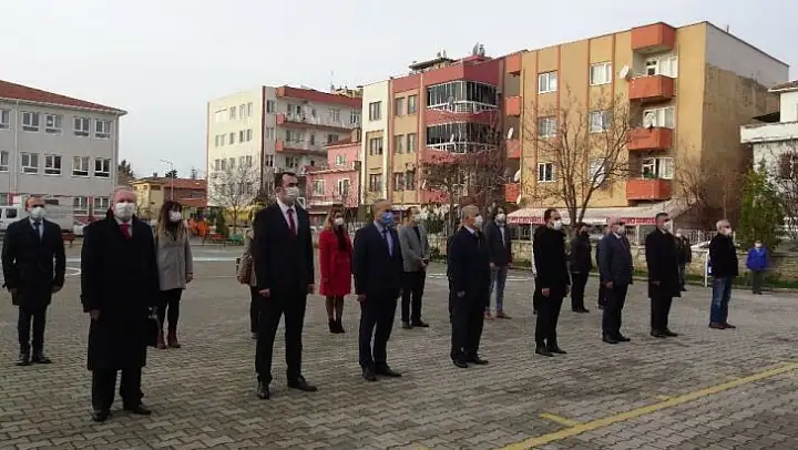 Çanakkale'de bayrak töreni yapıldı, İstiklal Marşı okundu