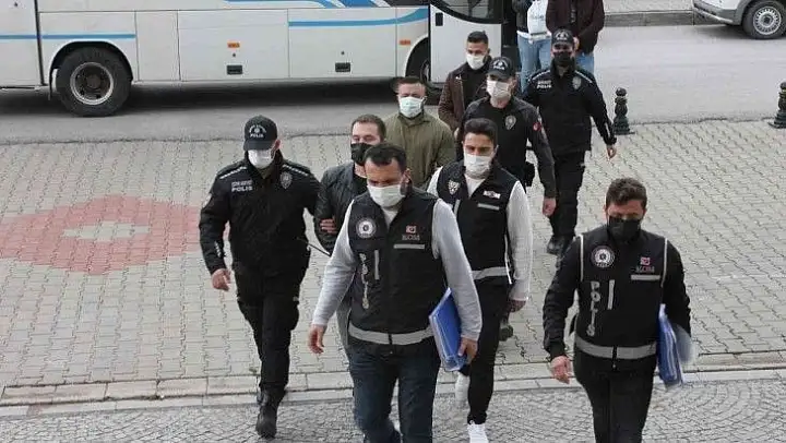Çanakkale'de eğlence mekanlarına çöken çete çökertildi