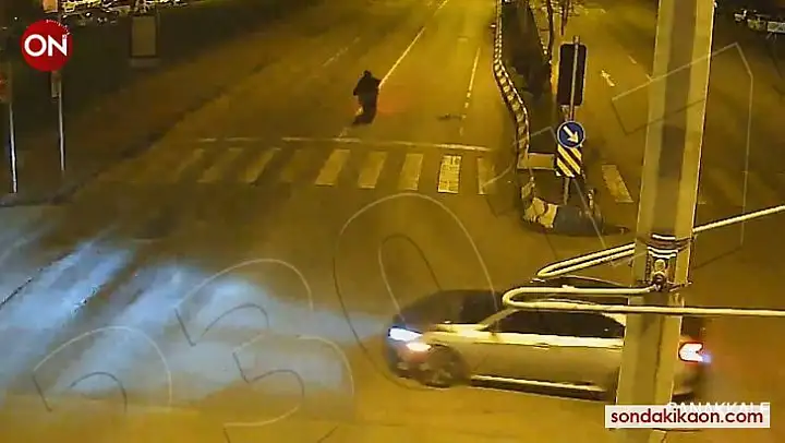 Çanakkale'de kavşağa kontrolsüz giren sürücü motosikletliye çarptı