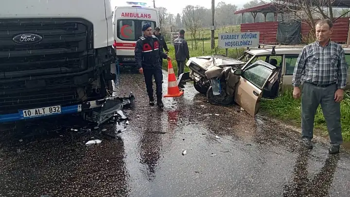 Çanakkale'de tır ile otomobil çarpıştı: 1 yaralı