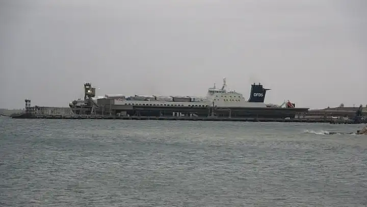 Çanakkale'de yanan Ro-Ro gemisindeki yangın kontrol altına alındı