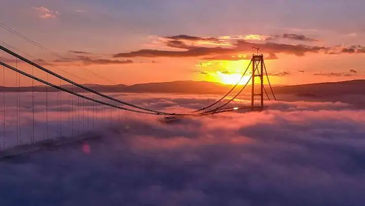 Çanakkale Köprüsü'nün yapım aşamaları ile meşhur türkü aynı klipte buluştu