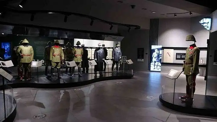 Çanakkale Savaşları'ndaki Osmanlı üniformaları sergisi açıldı
