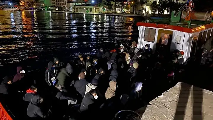 Çeşme'de 179 düzensiz göçmen yakalandı