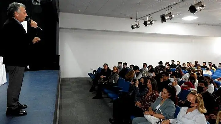 Çeşme Halk Eğitim'den üniversite öğrencilerine kurs daveti
