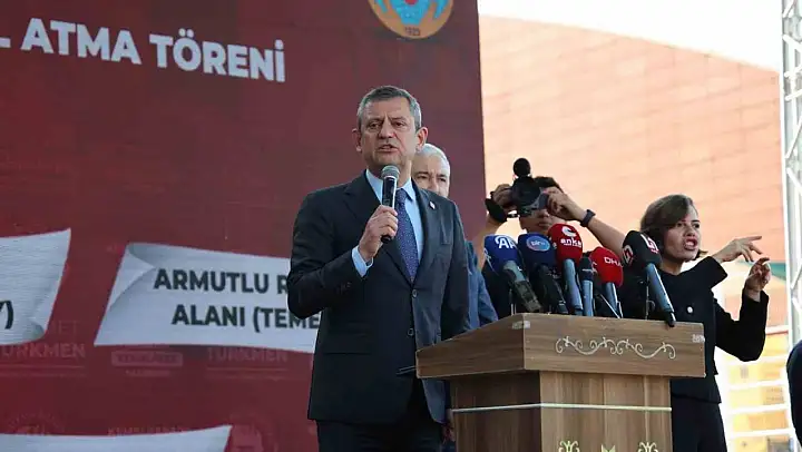 CHP Genel Başkanı Özel, İzmir'de iktidara kırmızı kart gösterdi